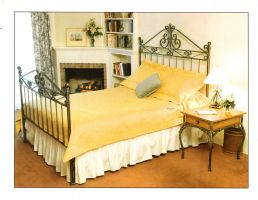Scroll Crest Bed